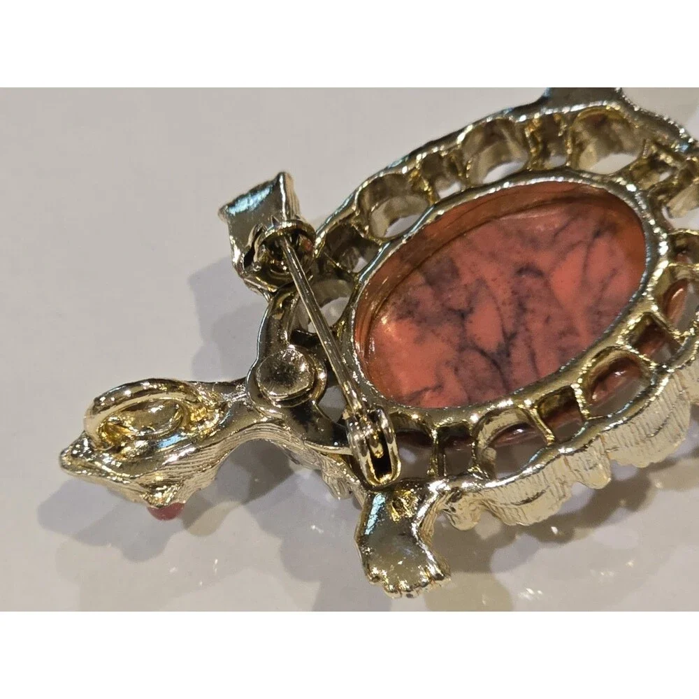Vintage Gerrys Turtle Brooch Pendant Red Marbled Cabochon Gold Tone Jewelry 1391